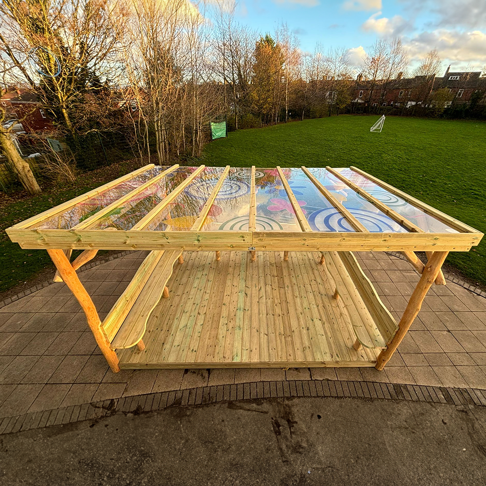 Robinia-Shelter-with-Perspex-Patterned-Roof-2